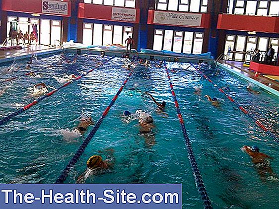 Germi di piscina: pericolo per gli occhi